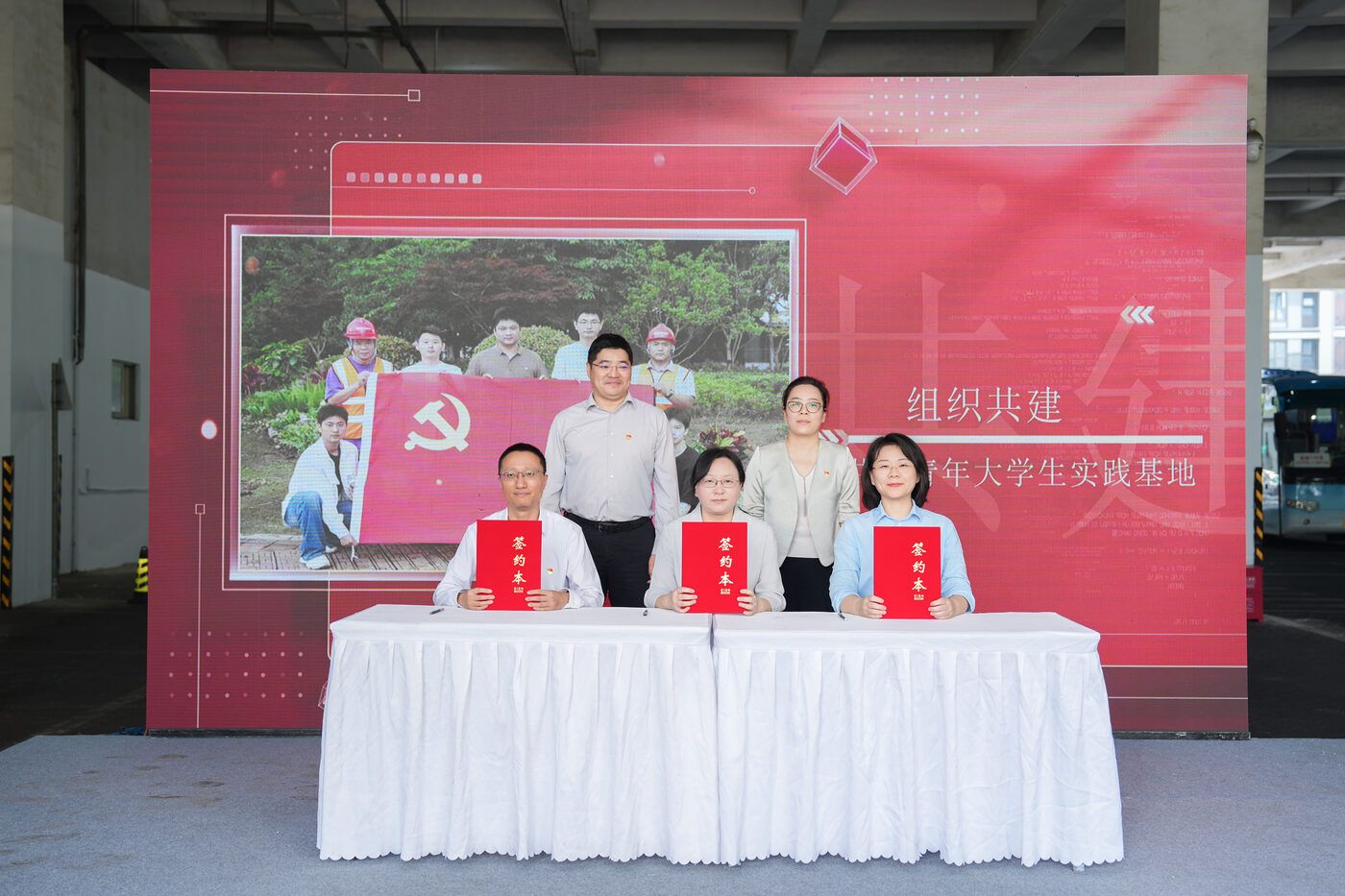 CQ9传奇电子中心荣获学校“2025年度国有...